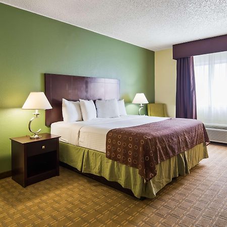Best Western Airport Inn & Suites Cleveland Brook Park Exterior foto